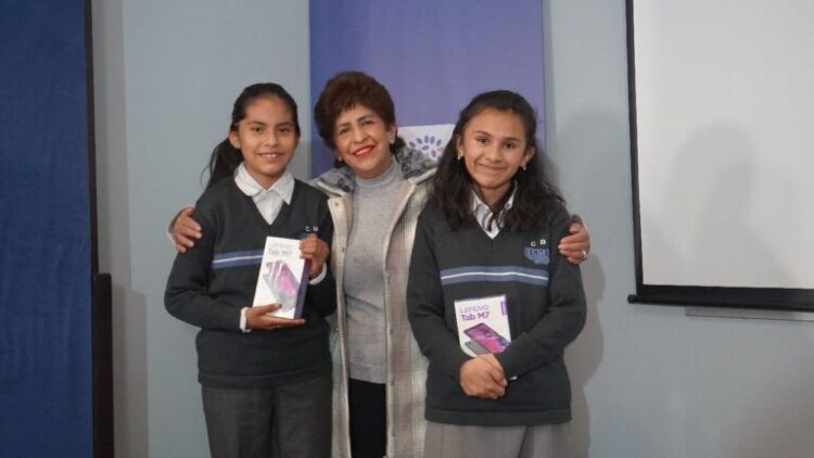 Nacional Seguros entrega tablets a ganadoras del concurso «La entrevista que siempre soñé»