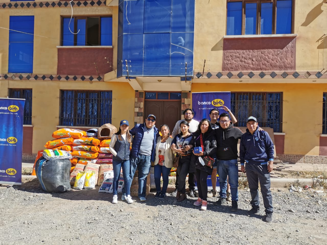La campaña de Banco Bisa “Por los Peluditos de la Calle” llega a Potosí