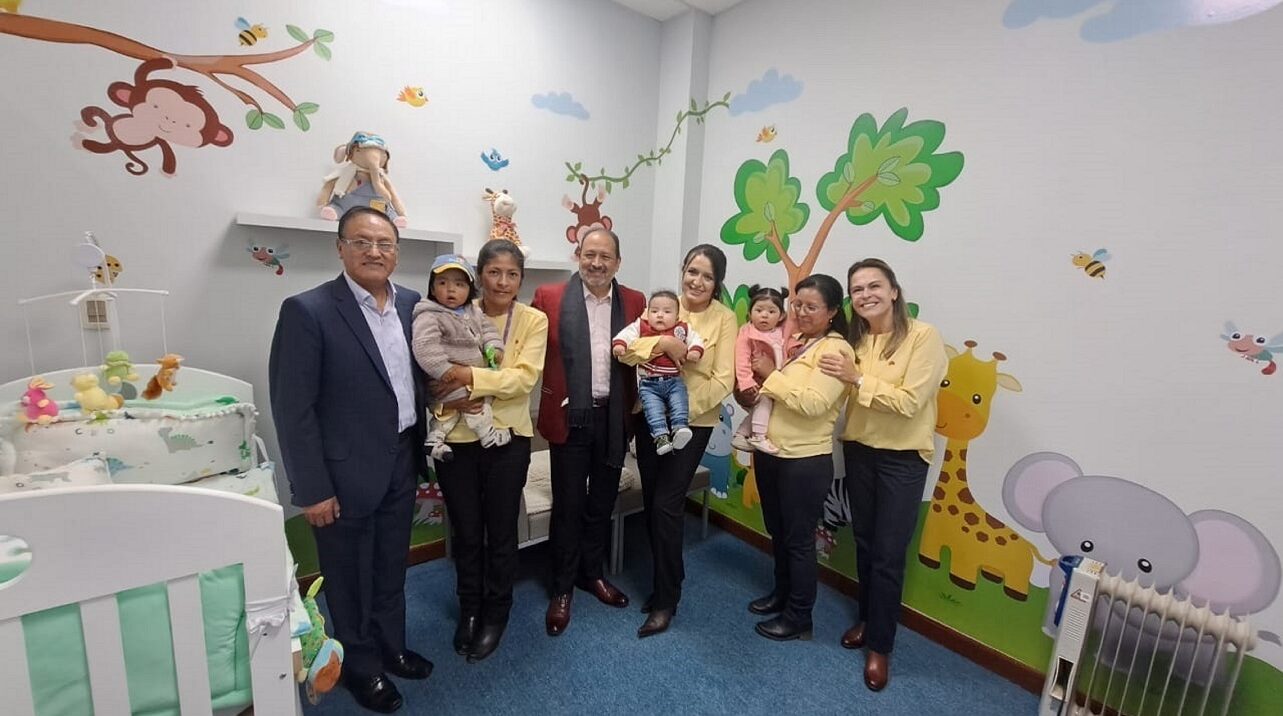 BancoSol promueve la lactancia materna e instala una sala de lactancia en la Regional El Alto