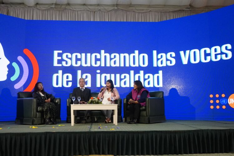 UNFPA: En el mundo, las mujeres representan el 49,7% en Bolivia, según el INE, 49.8%