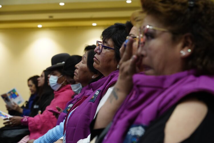 UNFPA: En el mundo, las mujeres representan el 49,7% en Bolivia, según el INE, 49.8%