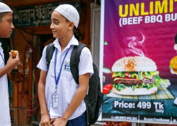 La OMS pide regular obligatoriamente la publicidad de comida y bebida para niños