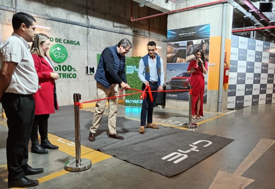 Inauguración de los Cargadores Eléctricos BYD en Santa Cruz: Un paso hacia la expansión nacional de estaciones de recarga eléctrica