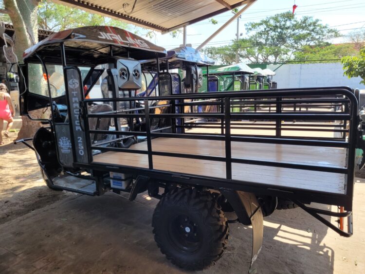 Recicladores de Santa Cruz fortalecen su labor con siete motocarros para la recolección de residuos