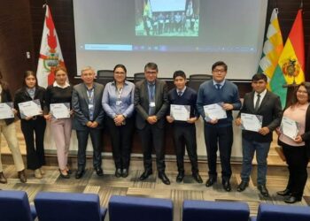 Banco Unión gradúa a los primeros 23 universitarios de su Programa de Formación EMBUSA