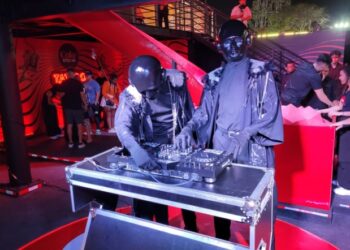 Stand de Coca-Cola Embol recibe la prestigiosa Palmera Dorada a la Experiencia en Expocruz 2023