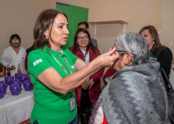 BNB dona más de 230 lentes a los adultos mayores y madres en situaciones vulnerables