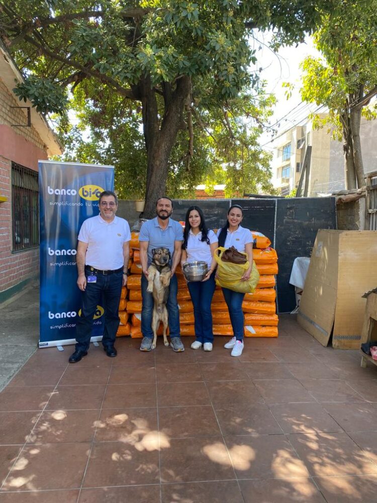 Campaña “Por los Peluditos de la Calle” de Banco BISA sigue recorriendo el país.