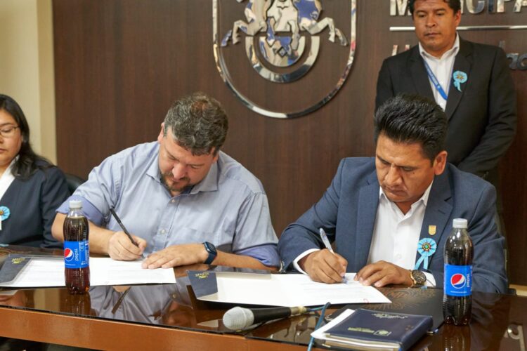 CBN y el municipio de Sacaba sellan un acuerdo para utilizar efluentes de la planta de Pepsi en el cuidado de áreas verdes