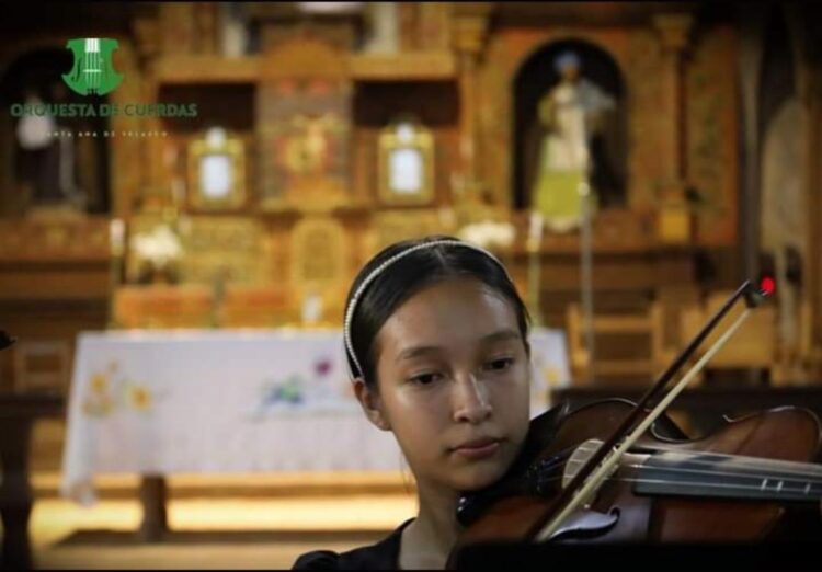 La orquesta de cuerdas de la Escuela de Música de Santa Ana de Velasco lleva el encanto de Bolivia a Madrid