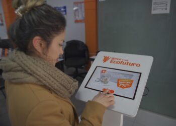 Ecofuturo educa a la ciudadanía a través de su primer kiosko digital del “Punto EcoEduca” en la ciudad de La Paz
