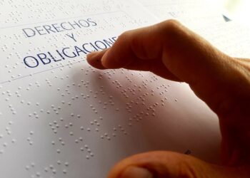 El BISA pone a disposición de personas ciegas contrato de apertura de cuenta en braille
