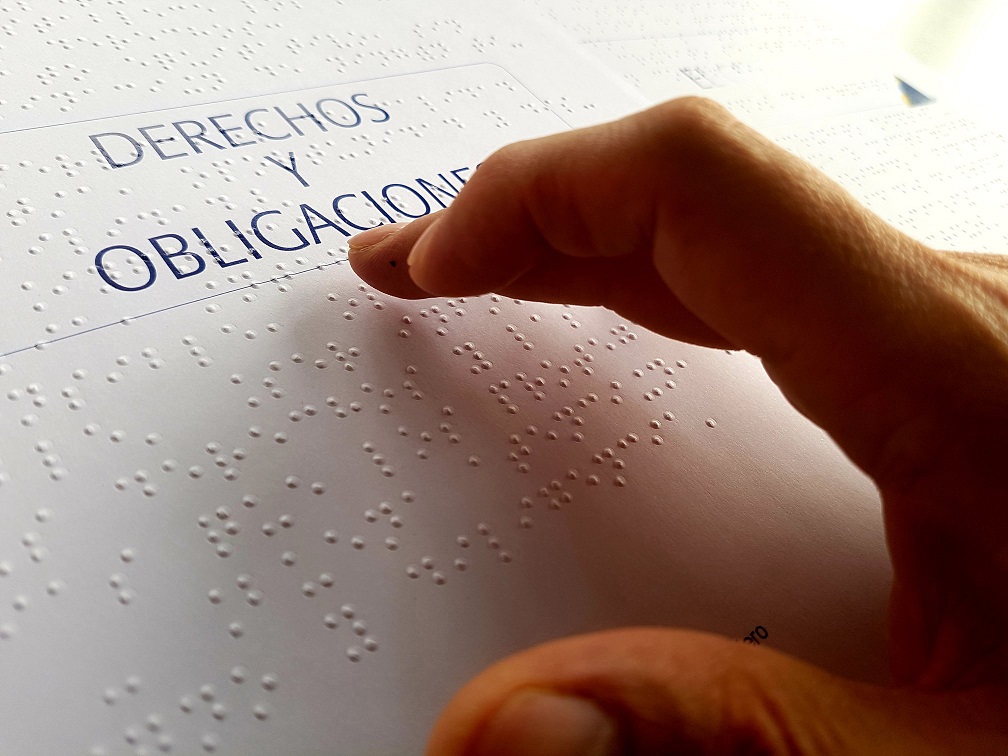 El BISA pone a disposición de personas ciegas contrato de apertura de cuenta en braille