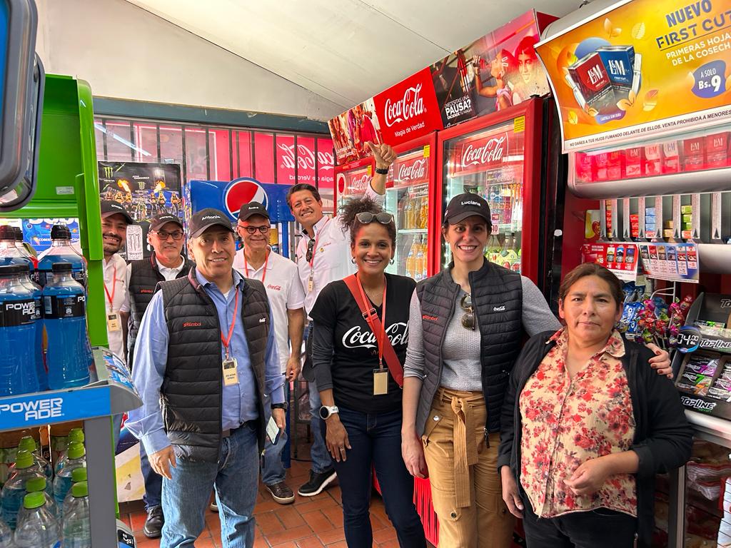 Coca-Cola: Un aliado en el empoderamiento de mujeres empresarias dueñas de tiendas de barrio, recicladoras y jóvenes innovadores