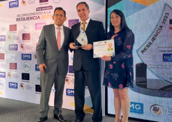 Tigo recibe el Reconocimiento a la Resiliencia 2023 por Impulsar Programas Sostenibles de Educación Digital