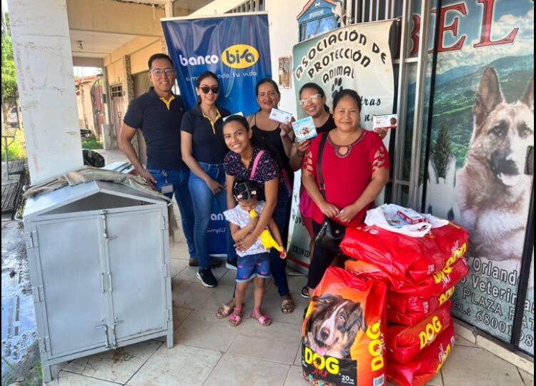 Colaboradores de Banco Bisa ayudaron a “peluditos” de Trinidad y Riberalta
