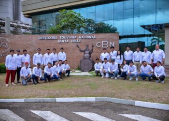 Un centenar de personas se gradúan como expertos cerveceros en Bolivia