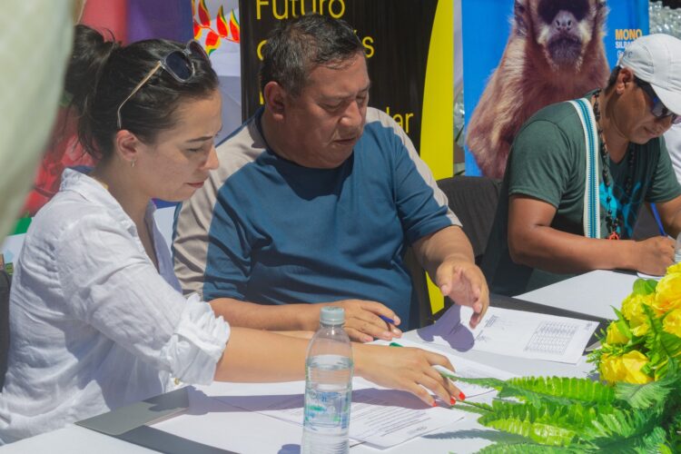 CBN entrego bebidas refrescantes, víveres e insumos médicos a comunidades de La Paz y Beni para atenuar los daños de los incendios