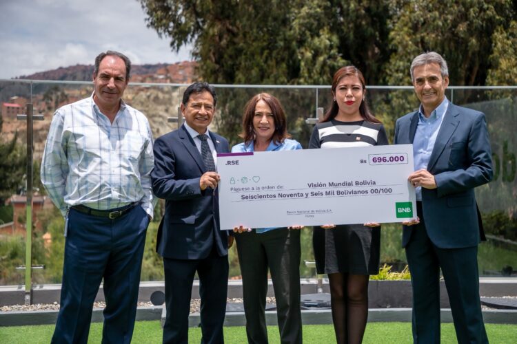 El BNB y Visión Mundial trabajan en beneficio de la infancia, proporcionando sistemas de agua segura a comunidades rurales