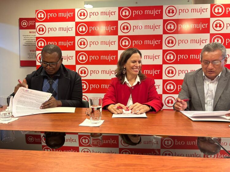 Alianza con Terminal de Buses para Prevenir Violencia, Acceso a la Salud y Capacitación de Emprendedoras