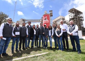 Soboce se adhiere a Pacto Global izando la bandera de los ODS en la planta de cemento más alta del mundo