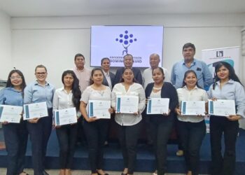 Impuestos entregó certificados del NAF a estudiantes de la Universidad Domingo Savio