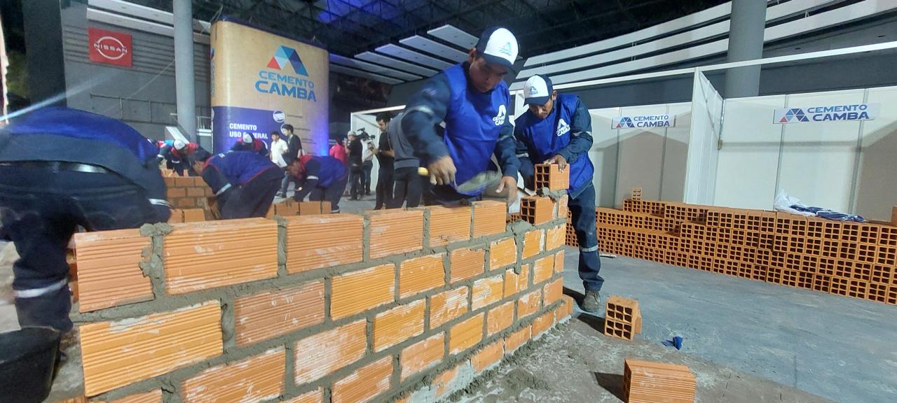 Albañiles y universitarios compitieron para llevarse el gran premio de Cemento Camba en la Ficad 2024