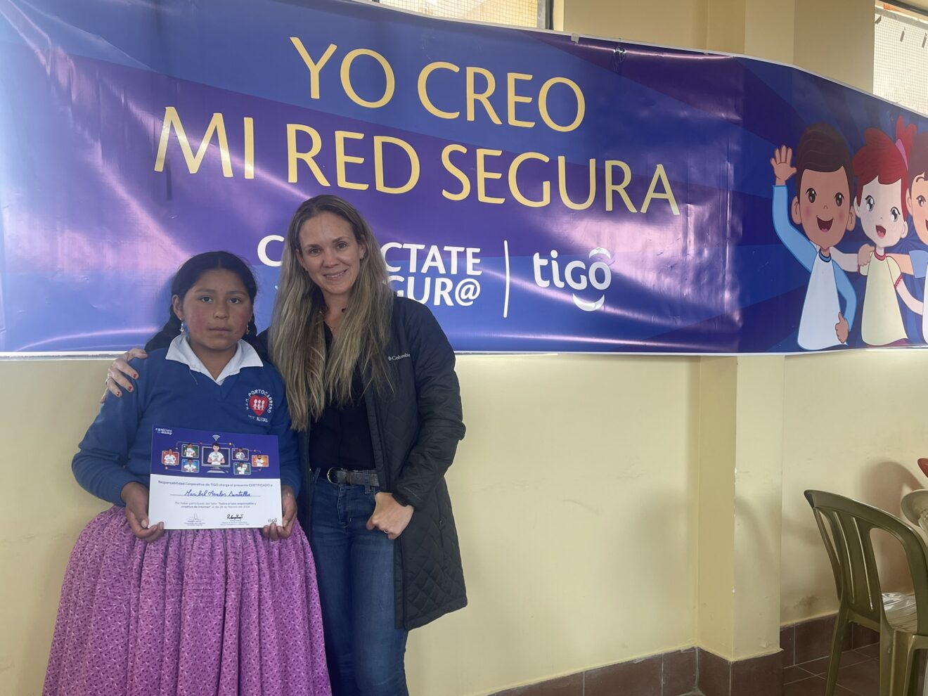 Tigo empodera a las niñas bolivianas para el uso creativo y seguro del internet