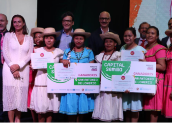 Jóvenes de la Chiquitanía reciben capital semilla para una veintena de emprendimientos productivos y de protección del patrimonio cultural