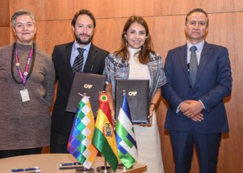 CAF y FLADES firman acuerdo para promover el desarrollo sostenible y la inclusión cultural en Bolivia