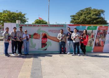 Fundación Coca-Cola de Bolivia recupera 2 toneladas de botellas plásticas en acción de intercambio PET por retornables