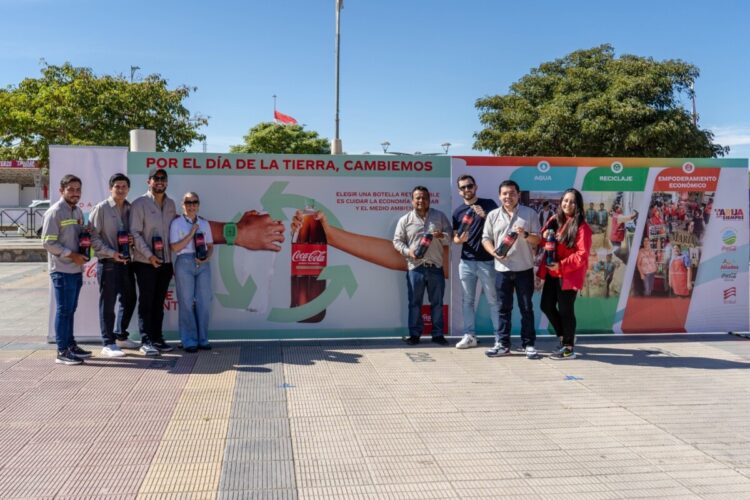 Fundación Coca-Cola de Bolivia recupera 2 toneladas de botellas plásticas en acción de intercambio PET por retornables