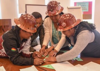 CAF fortalece habilidades de liderazgo de 15 mujeres mineras de Bolivia