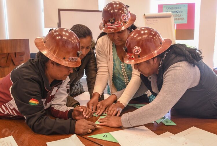 CAF fortalece habilidades de liderazgo de 15 mujeres mineras de Bolivia