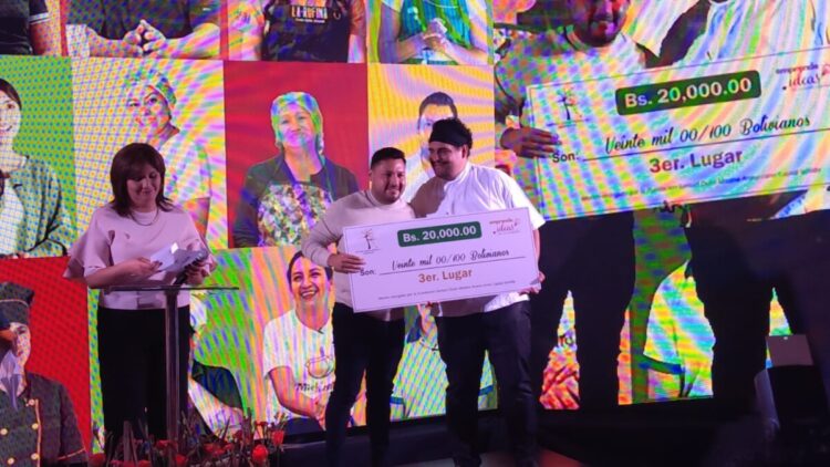 Guajojo Rellenos gana el «Emprende Ideas»  de la Fundación Doria Medina