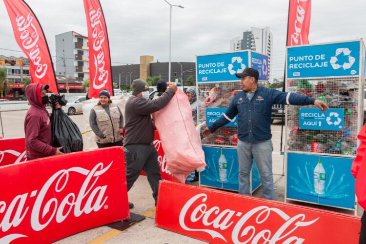 Fundación Coca-Cola de Bolivia prepara el intercambio de botellas plásticas por retornables en el mes del reciclaje