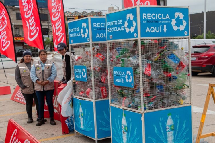 Fundación Coca-Cola de Bolivia prepara el intercambio de botellas plásticas por retornables en el mes del reciclaje