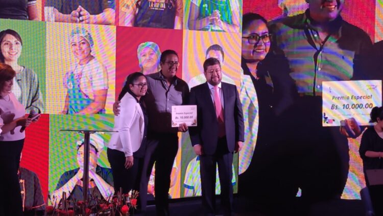 Guajojo Rellenos gana el «Emprende Ideas»  de la Fundación Doria Medina