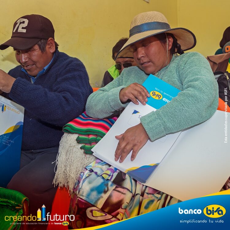 Banco BISA comparte su experiencia, en favor de las personas ciegas, con bancos de Colombia