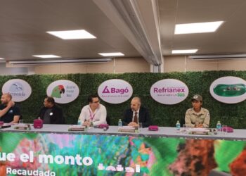 Laboratorios Bagó y Refrianex Tos impulsan la preservación de la Paraba de Frente Roja con una donación a la Asociación Armonía