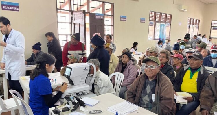 El Centro Médico Cooperativo MEDCO brindó atención gratuita a más de 250 adultos mayores en Okinawa Uno