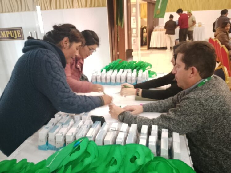 Más de 200 mujeres emprendedoras de El Alto se benefician del Taller «Atrévete a emprender»