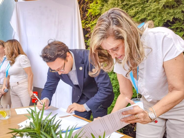 DISFAM y ADAPTA sellan alianza estratégica para fomentar una educación inclusiva y equitativa