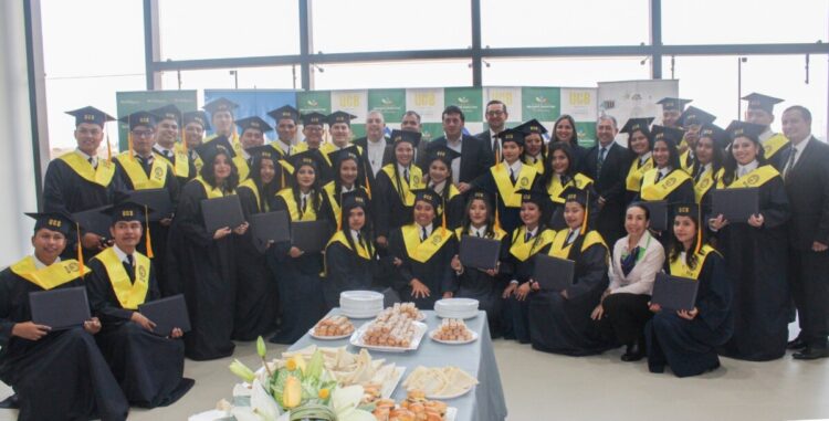 Se gradúa en Santa Cruz la 3° Promoción del Programa “Becas” de la Fundación Mercantil Santa Cruz – “Puedes Creer”