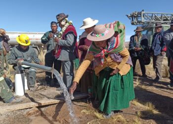 Gobierno garantiza el acceso al agua a productores del departamento de La Paz y Potosí