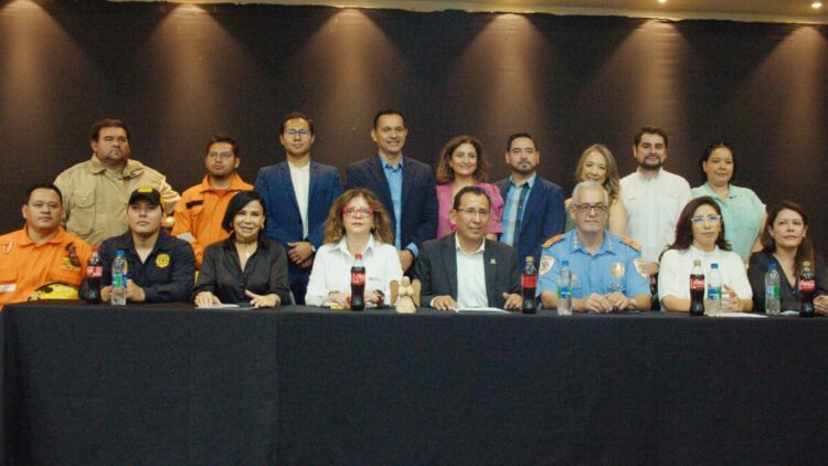 Instituciones y empresas se alían por la seguridad de los bomberos forestales