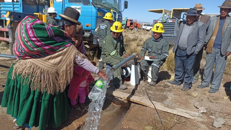 Gobierno garantiza el acceso al agua a productores del departamento de La Paz y Potosí