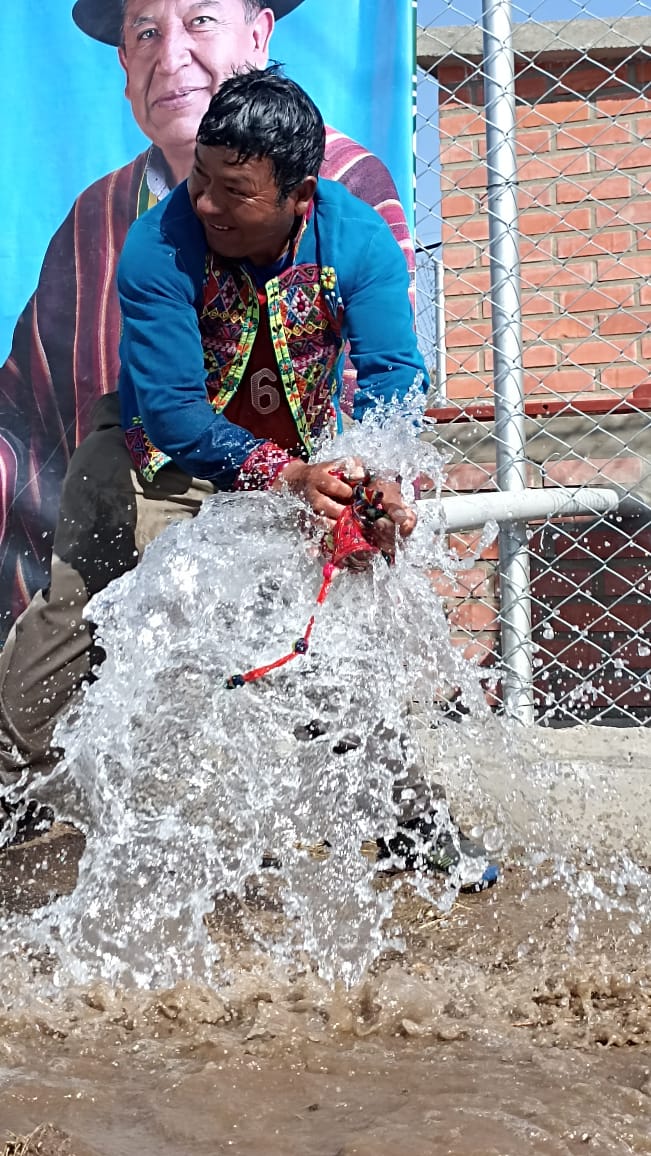 Gobierno garantiza el acceso al agua a productores del departamento de La Paz y Potosí