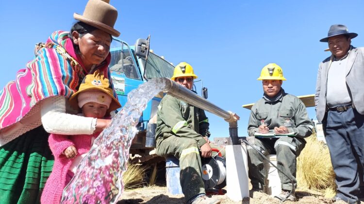 Gobierno garantiza el acceso al agua a productores del departamento de La Paz y Potosí