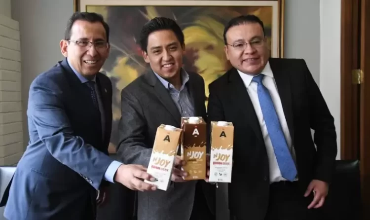 Exportadores, industriales y científicos bolivianos presentan una innovadora bebida de quinua